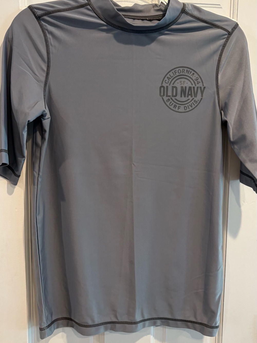 Old Navy Boys Gray Short-Sleeve Rash Guard. Size XL (14-16)
